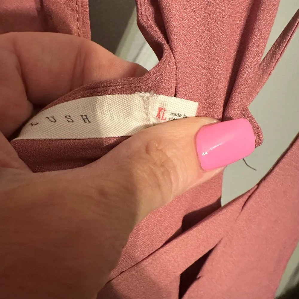 Lush Rose Pink Keyhole top XL - Picture 3 of 4